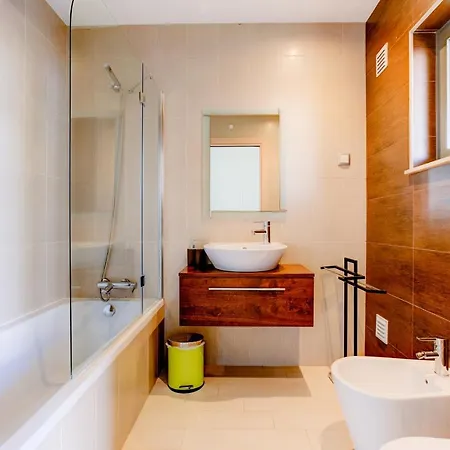 One Bedroom In Albur Village 1l アパート